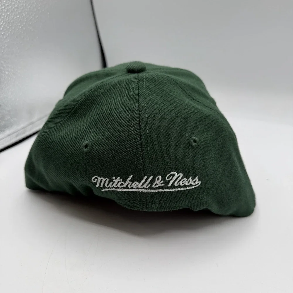 Mitchell & Ness Milwaukee Bucks Hat Cap Snapback Adjustable Classic Red‎ Stretch